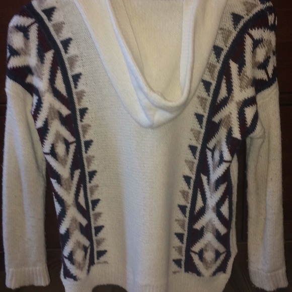 An Abercrombie super cute sweater. 👍 - Picture 3 of 3